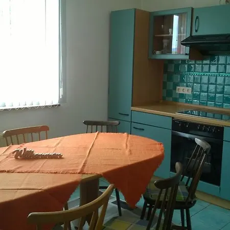 Apartment Rosenhof Dreimaderlhaus Am See